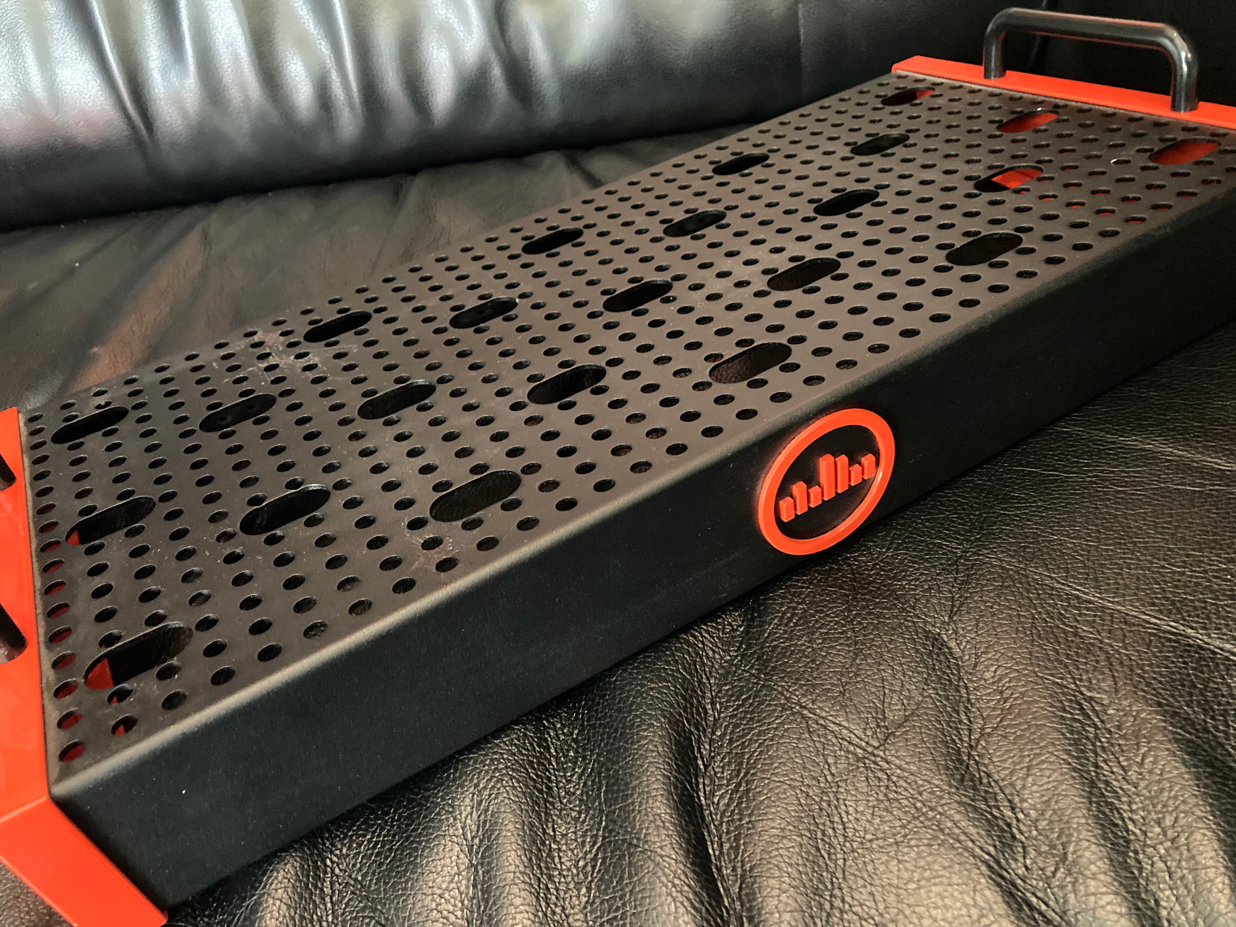 TEMPLE AUDIO SOLO 18 TEMPLE RED PEDALBOARD - 8.5X18 ***CLEARANCE